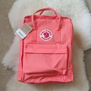 💯 Authentic NWT Fjällräven Kånken original Size backpack